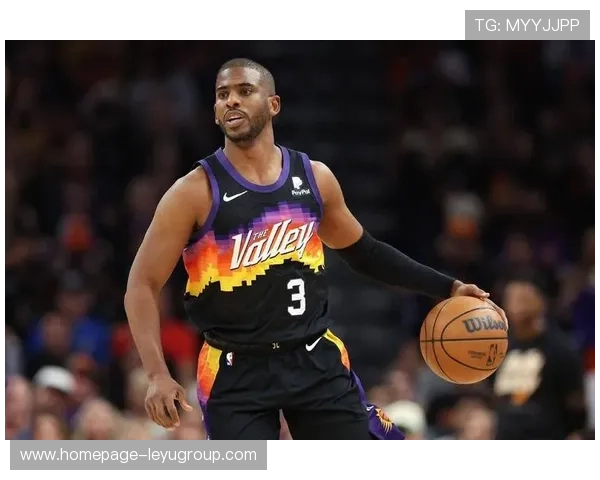 保罗高吊传球助攻队友轻松得分